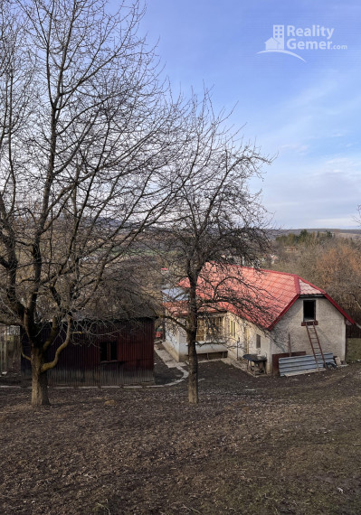 RODINNÝ DOM  NA VEĽKOM POZEMKU S KRÁSNYM VÝHĽADOM